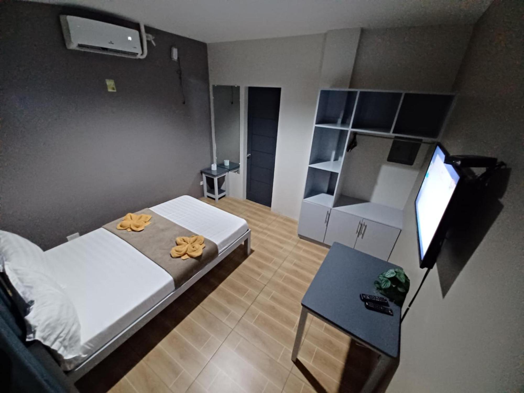 2020 Travelers Inn Dumaguete City Eksteriør billede